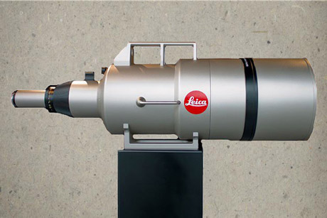 Leica 1600mm lens mounted on a support