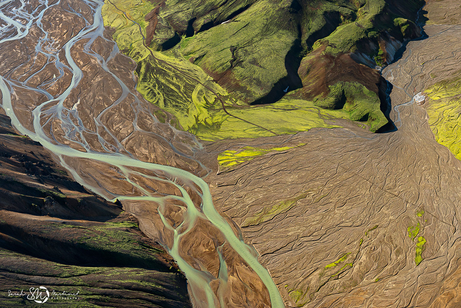 River channels tracing an Icelandic valley