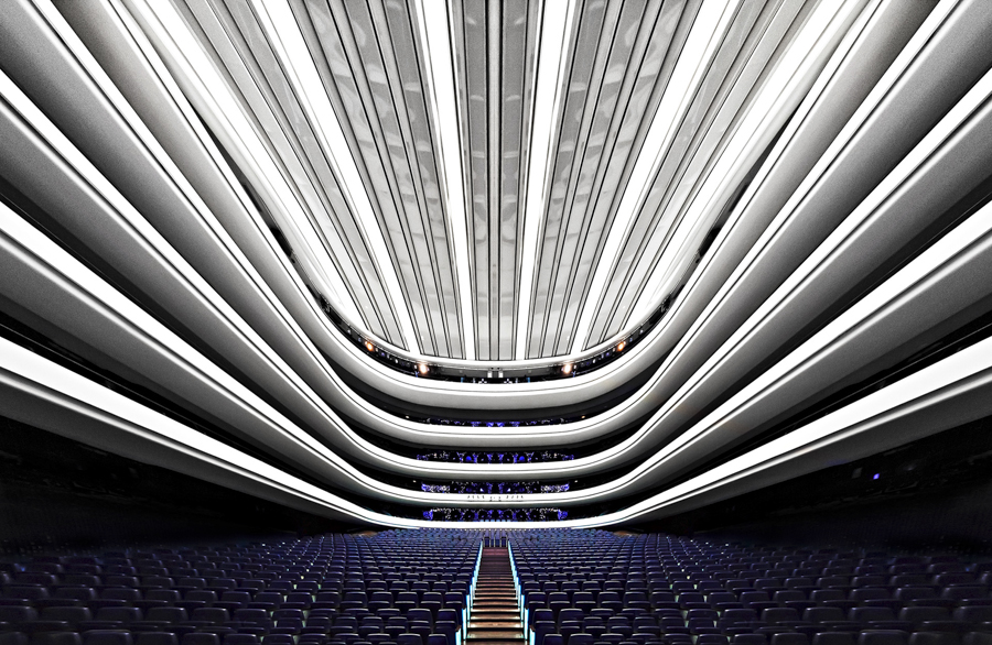 Stepped interior ceiling in black and white