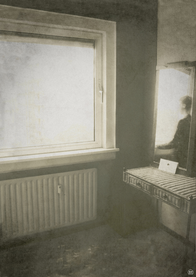 Empty room with a pale window