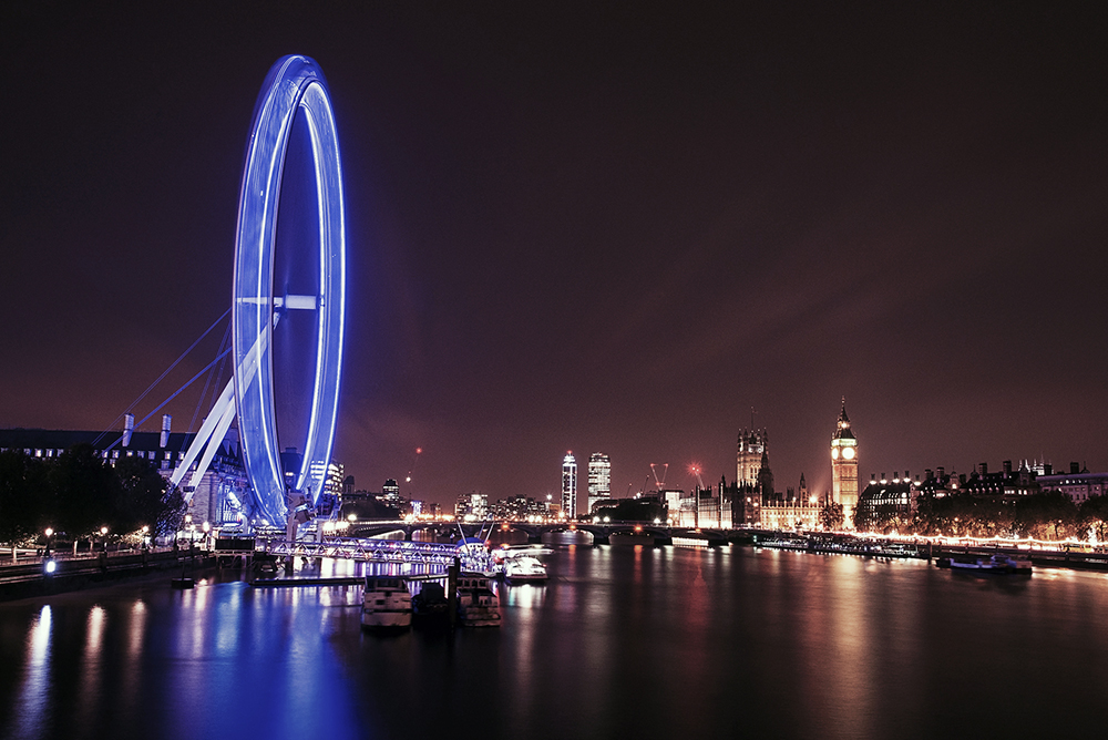 The London Eye and Parliament at night, 3-minute exposure - London by Huseyin Faik