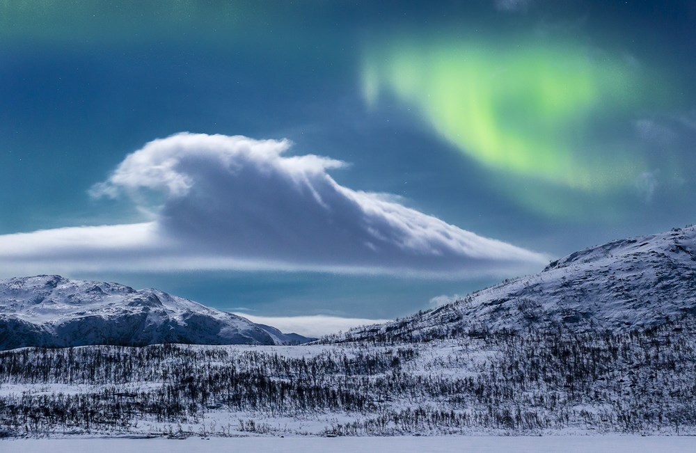 'Twice Wave' - northern lights photograph by Nicolas Raspiengeas