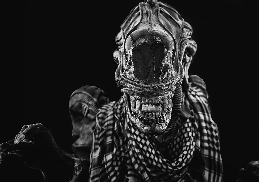 'Alien' creature cosplay portrait, black and white - The Art of Cosplay by Xavier D. Buendia