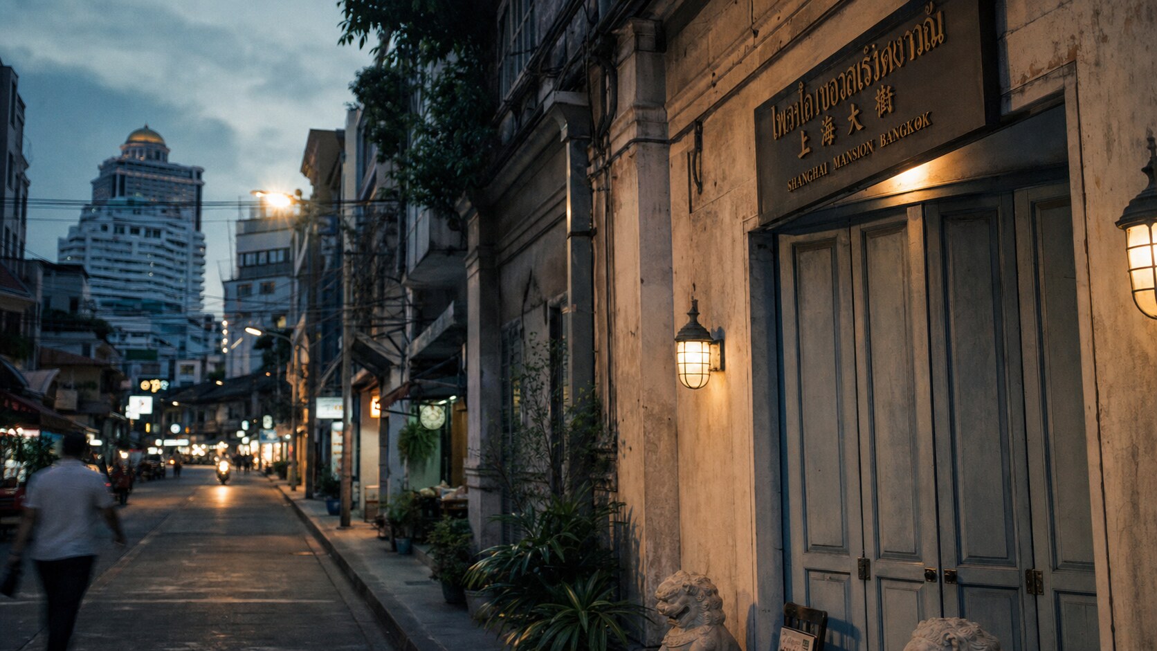 Blue hour street photography scene in Bangkok during a guided photography tour, showing the kind of low-light composition tour photographers cover