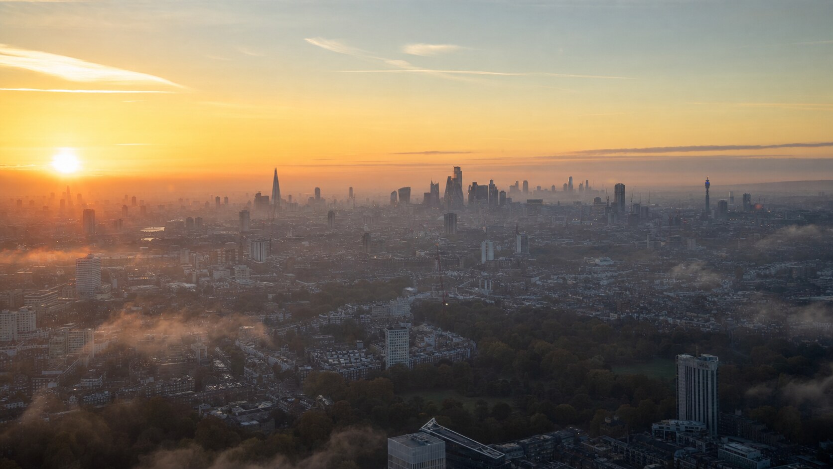 Sunrise aerial-style view of London, the signature opening shot most photography tours begin with