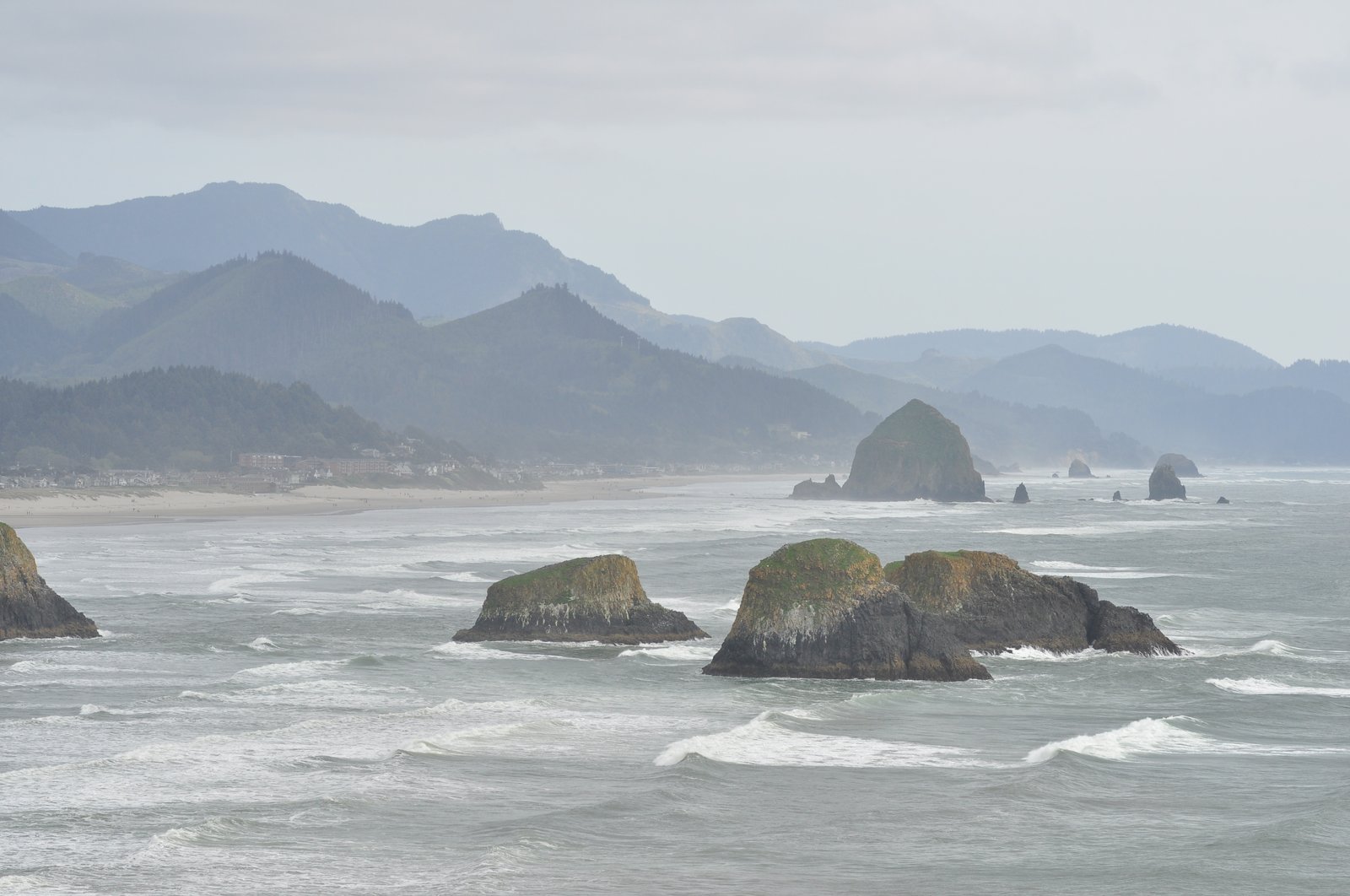Cannon Beach Photography Guide: Haystack Rock, Tides, Sunset & Wildlife Law