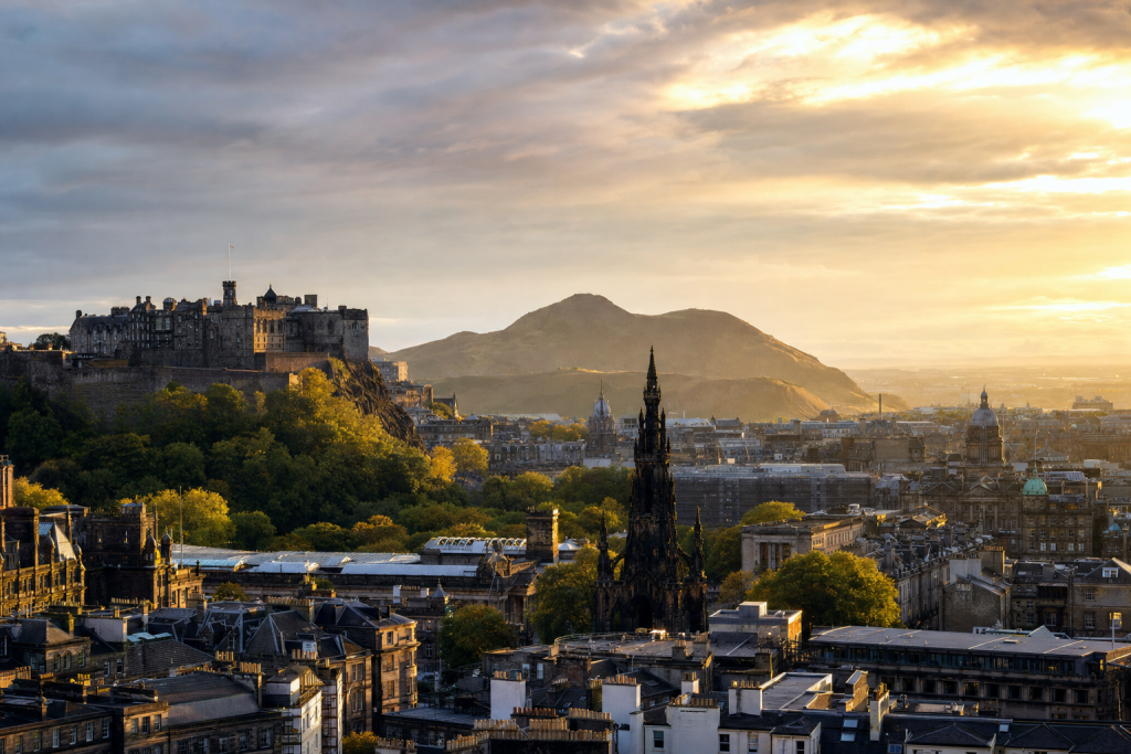 Es Best Photography Spots in Edinburgh at golden hour, iconic landmarks visible, dramatic