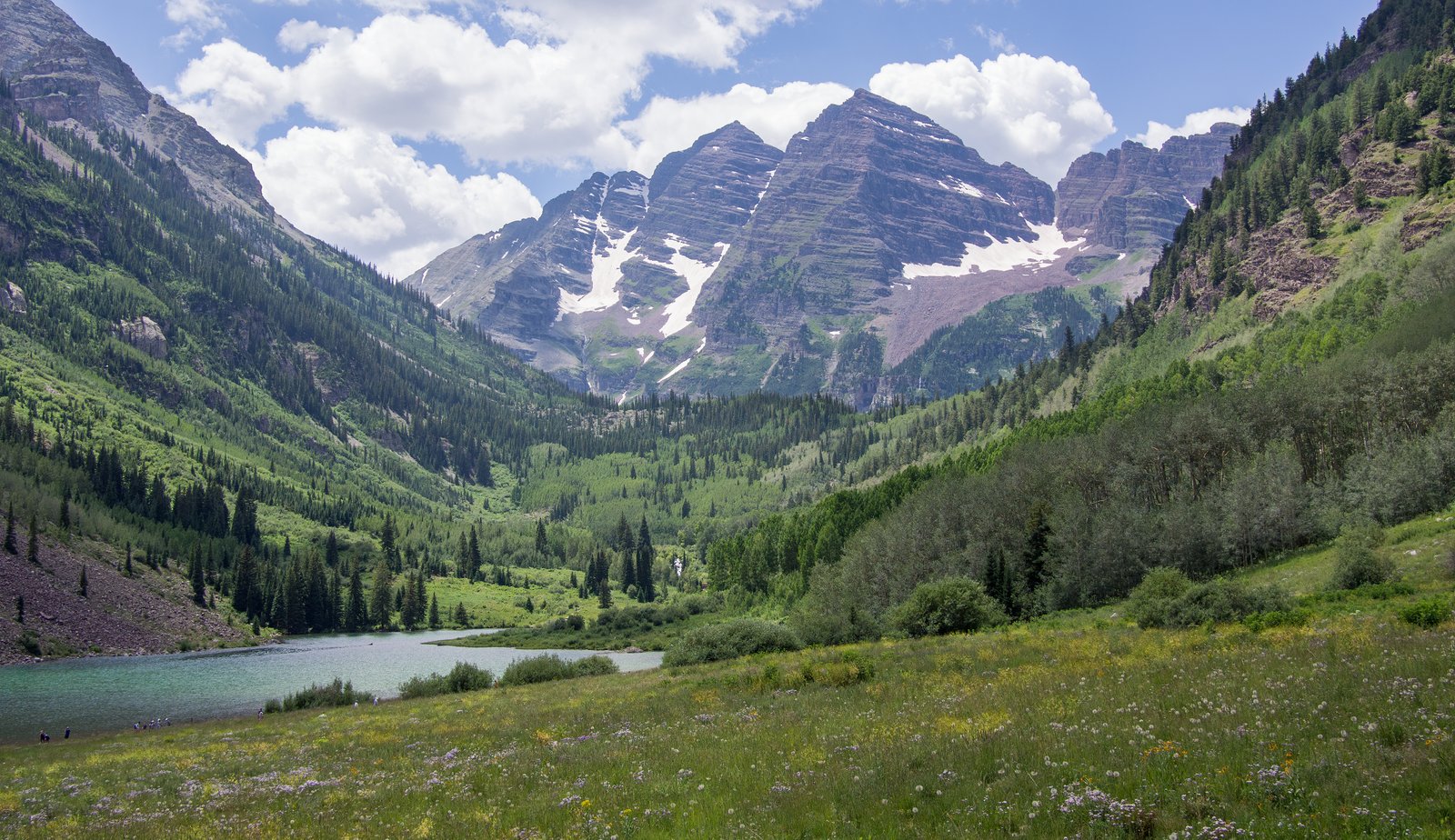Maroon Bells Photography Guide: Sunrise Alpenglow, Shuttle System & Crater Lake