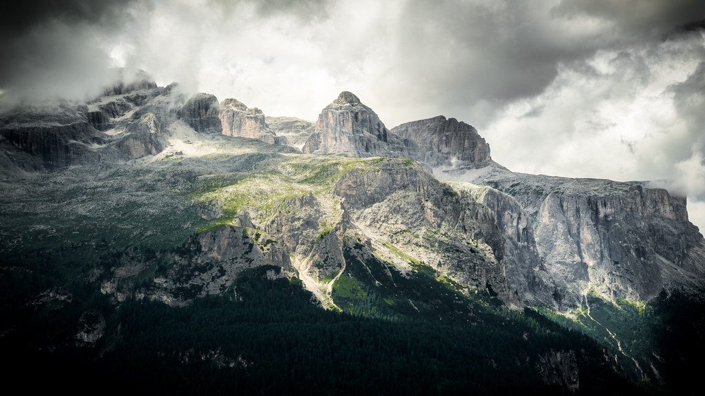 A professional photo editing workspace with a large monitor, demonstrating photo editing tutorials and a clean workflow.