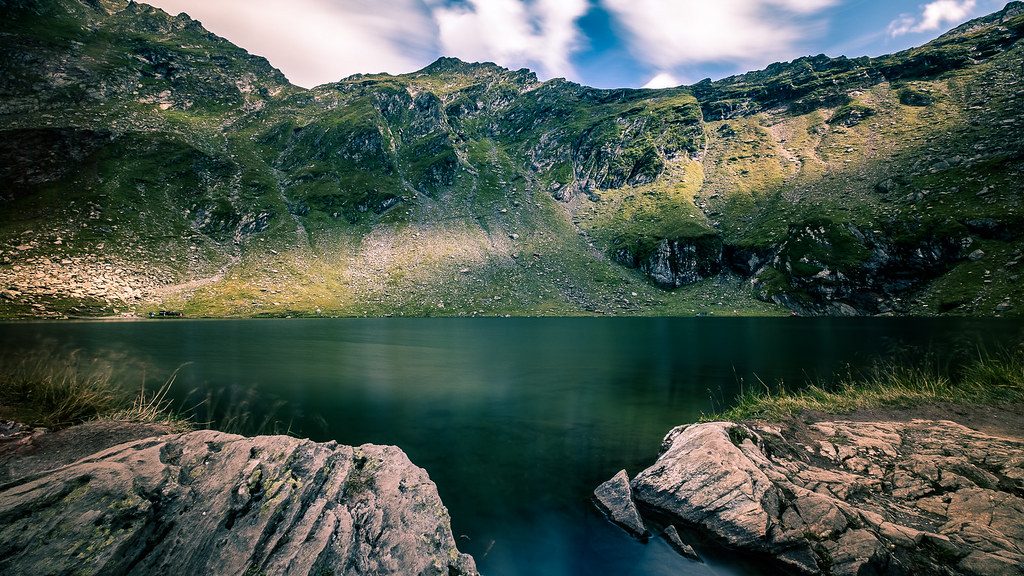 Landscape photography tips showing a before and after comparison using advanced photo editing tutorials.