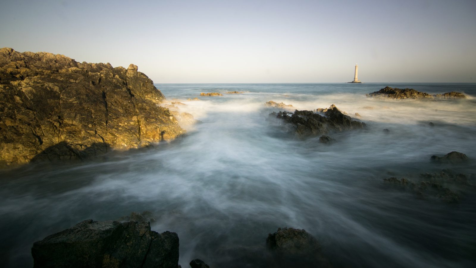 Action shot using fast shutter speed to freeze motion, a core skill in photography 101.