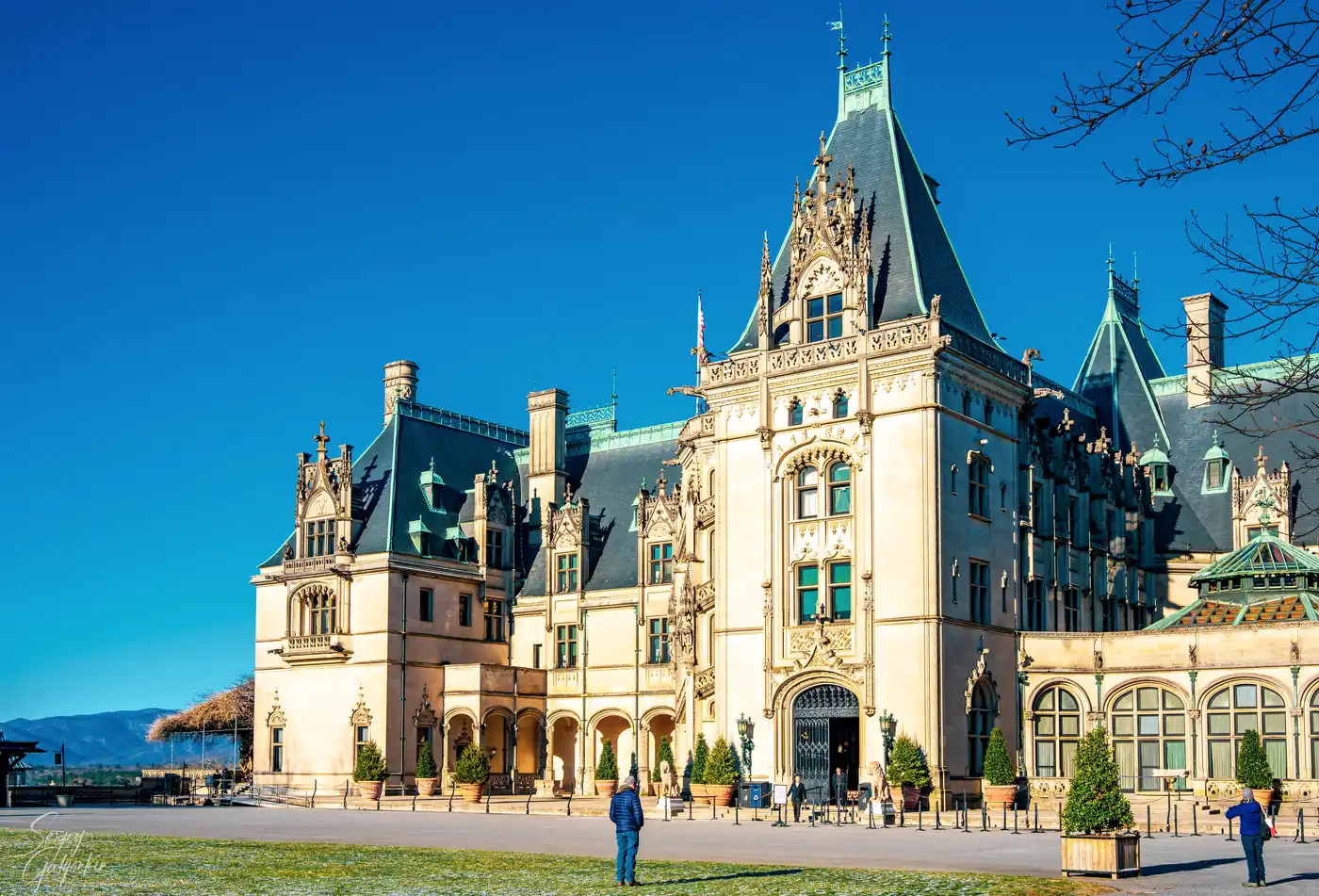 Symmetrical exterior composition of Biltmore House in Asheville, North Carolina demonstrating a travel photography composition.