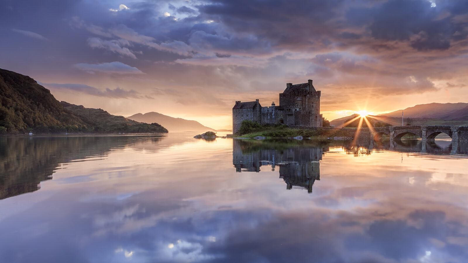 Eilean Donan Castle loch reflection dusk golden hour landscape photography