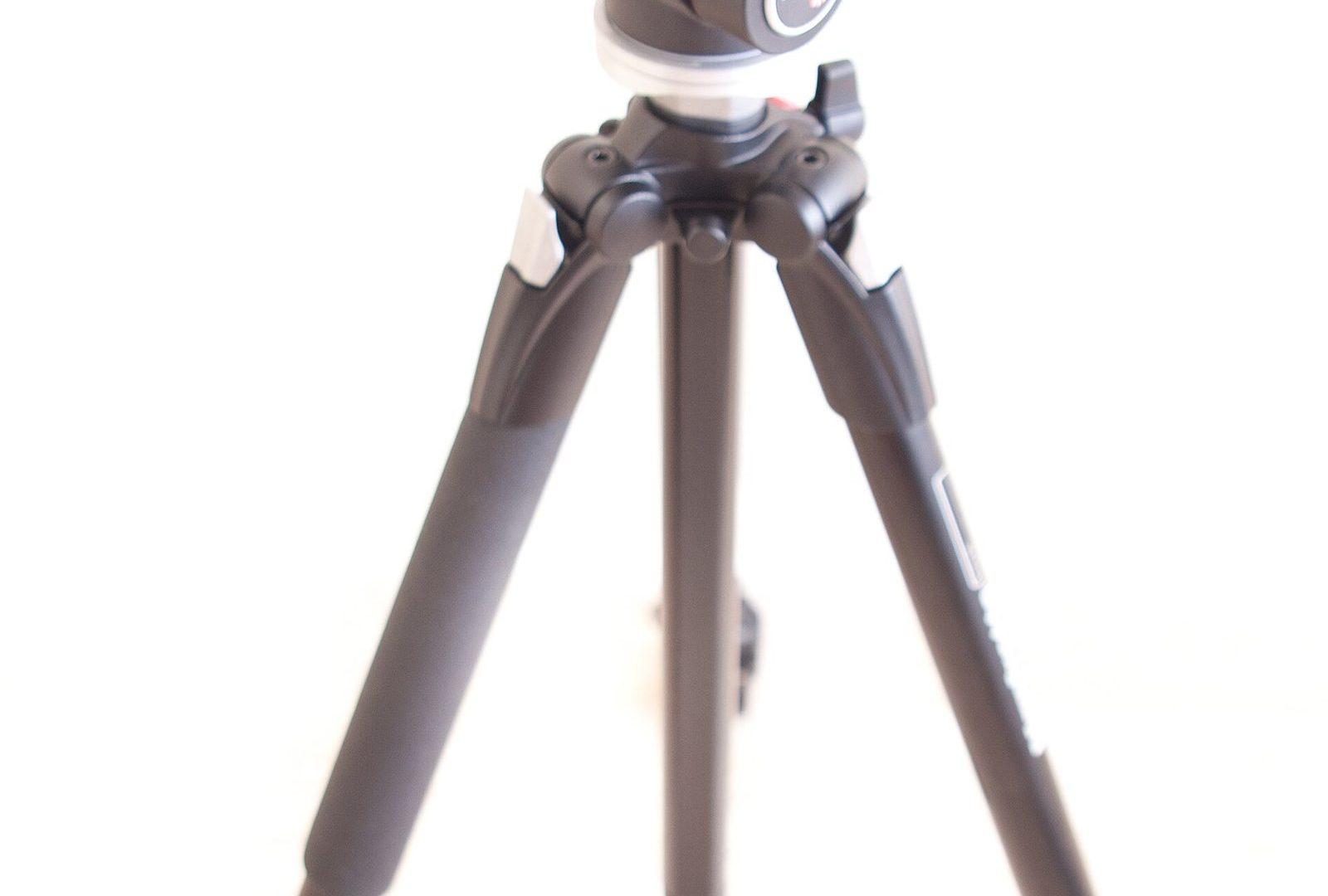 Best Heavy-Duty Tripods 2026: Studio, Wildlife, and Long-Lens Picks