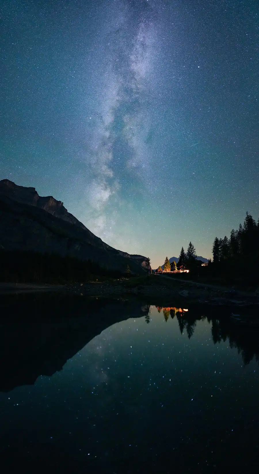 Milky Way over Oeschinensee reflection demonstrating tripod-locked astrophotography exposure for a carbon-fiber tripod buyer-guide tutorial.