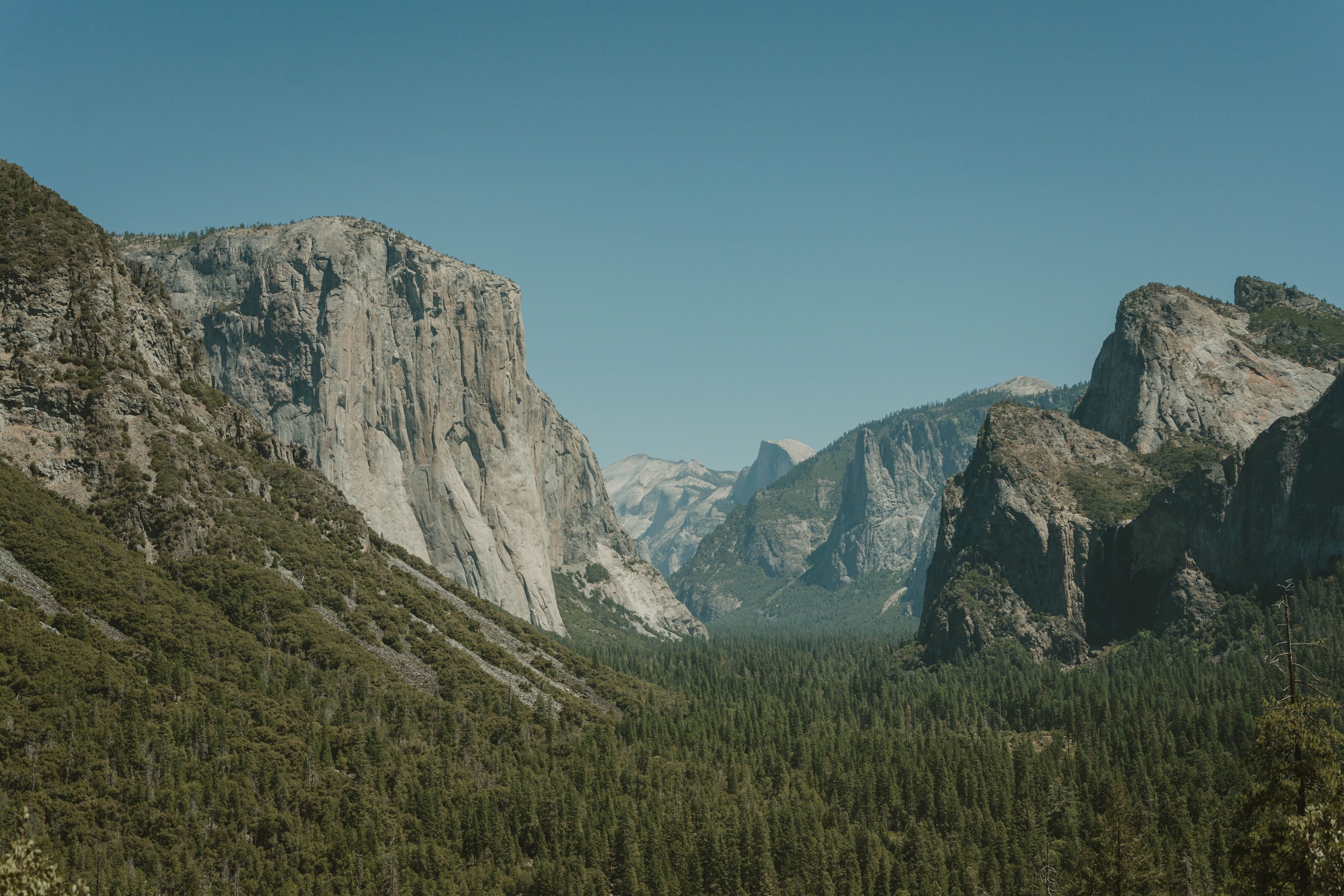 El Capitan and the opposite valley wall framing distant Yosemite peaks