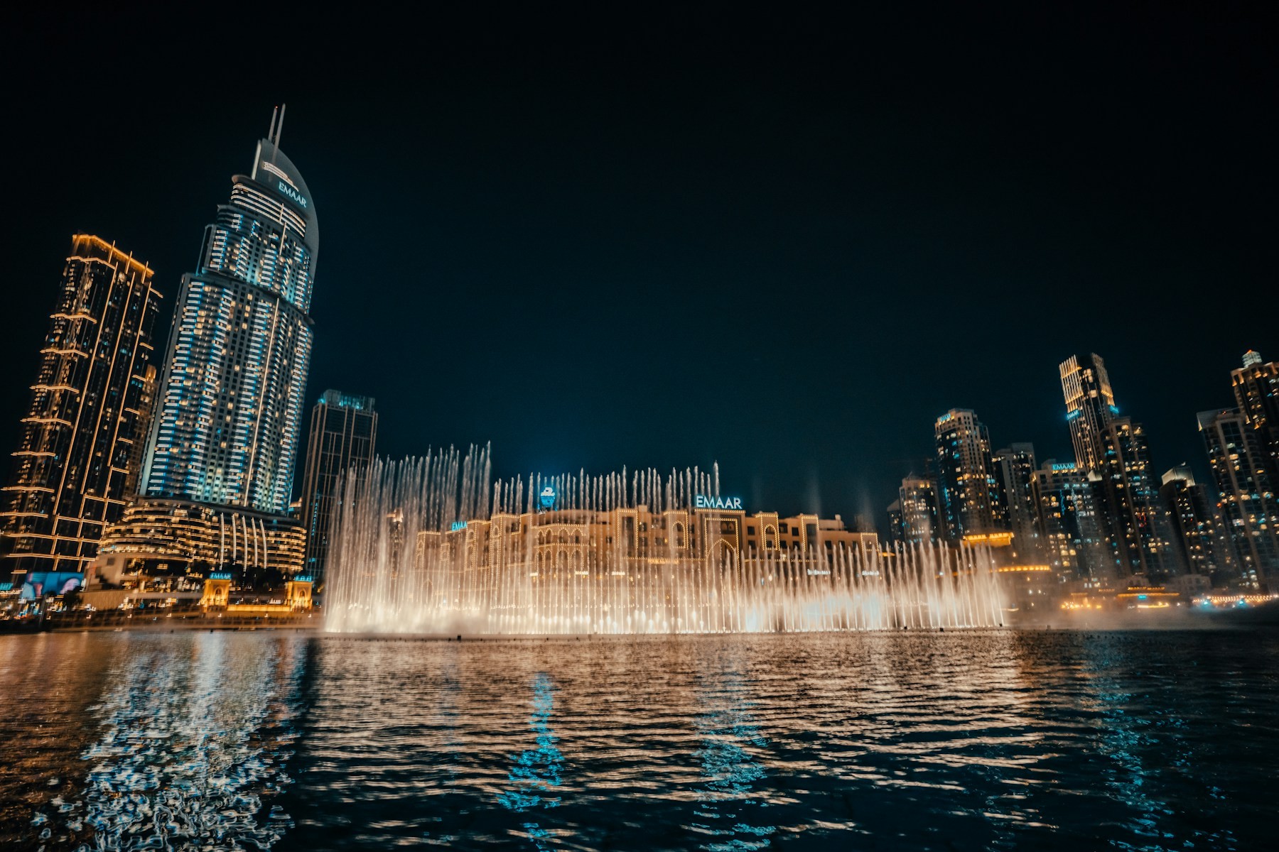 Dubai Fountain show at night