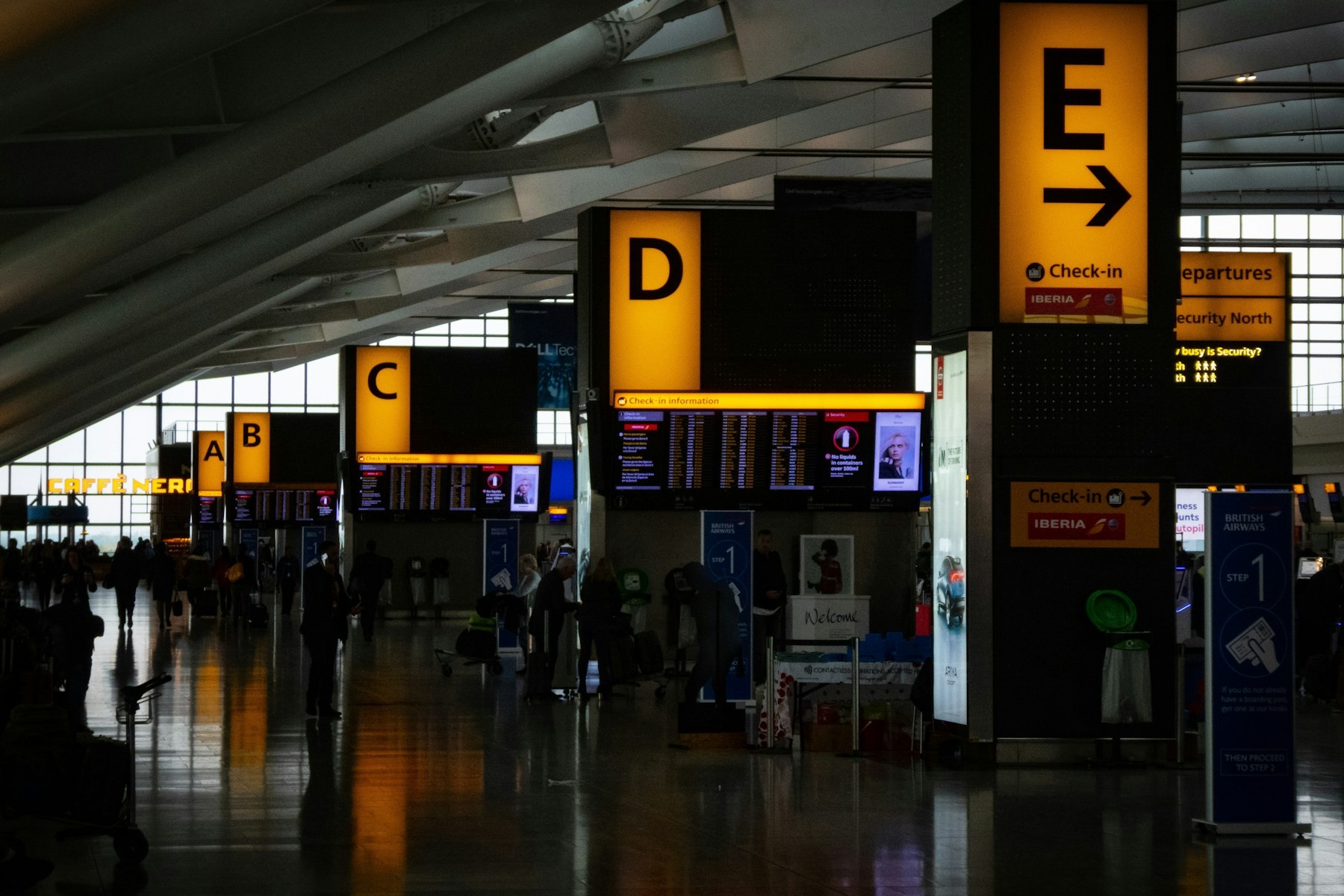 Heathrow Terminal 5 check-in hall and roof trusses