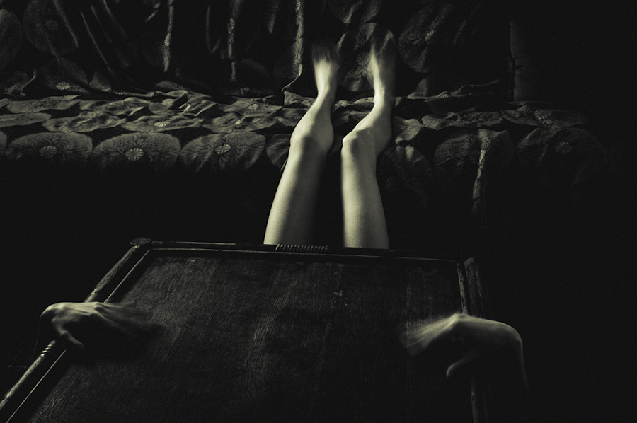Vanished Women: Jeanne Ménétrier’s Blurred Portraits