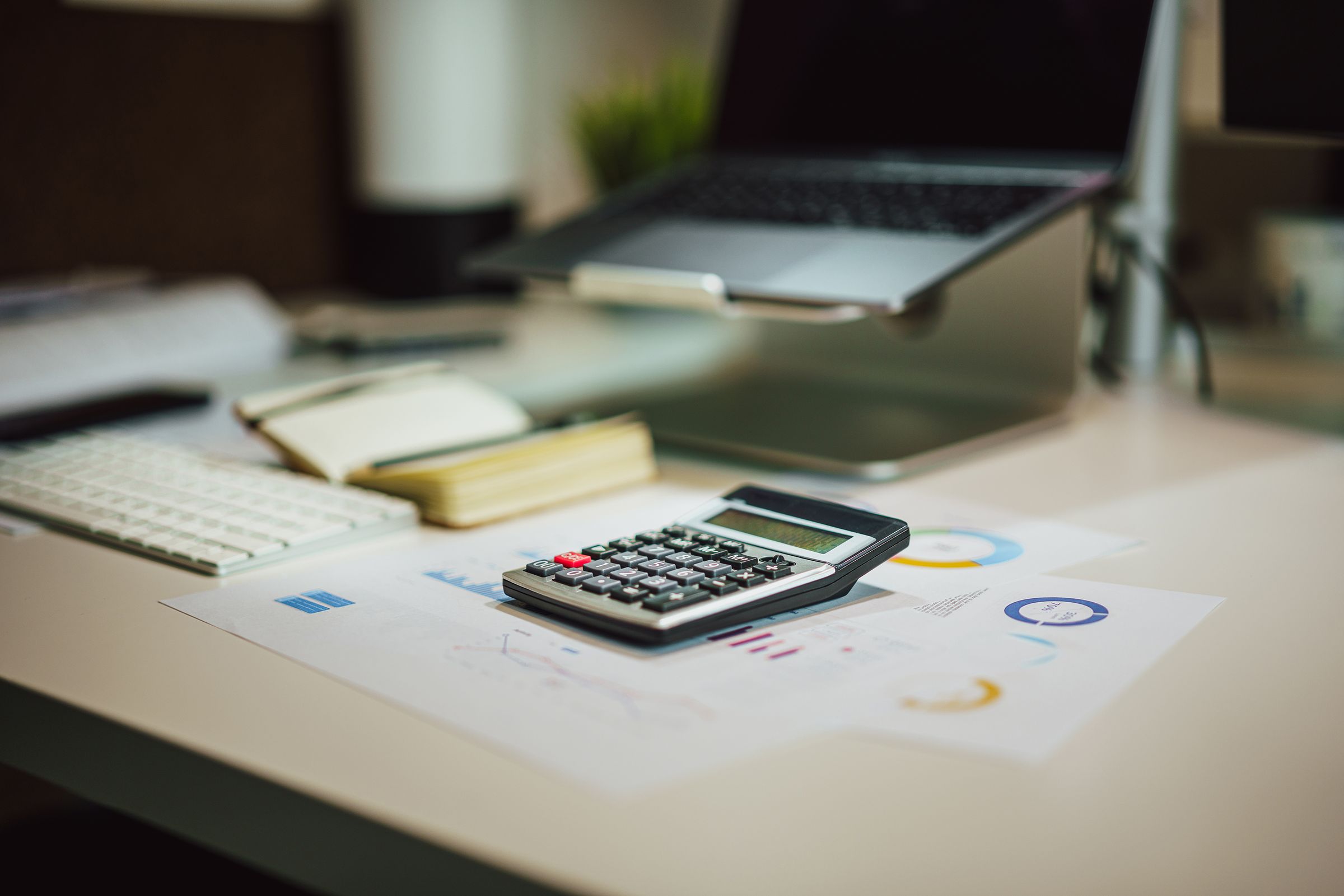 Real Estate Photo Editing: Outsourcing vs. Presets Cost Breakdown