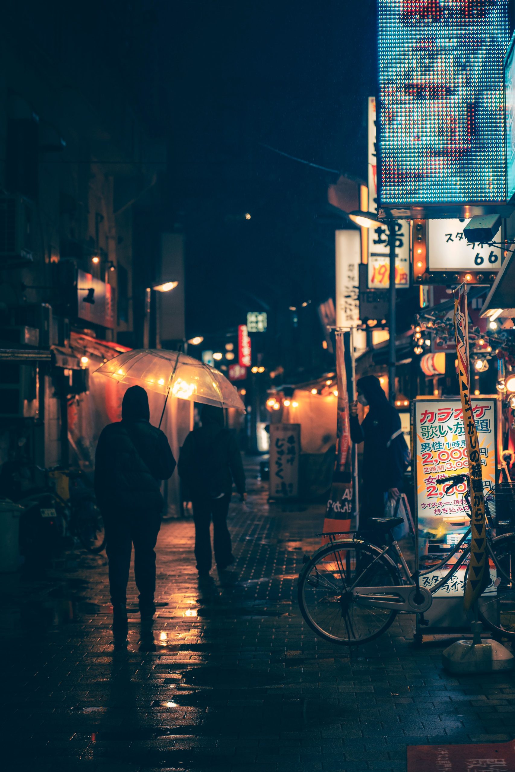 Nikon Z5 Street Photography Settings: Light, Focus, and Timing