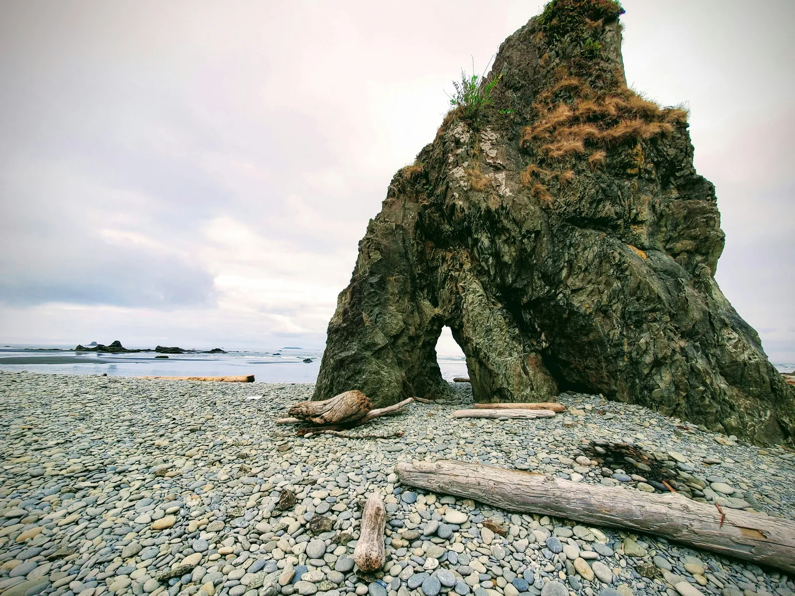 Sea-arch rock on the cobble shore of Ruby Beach