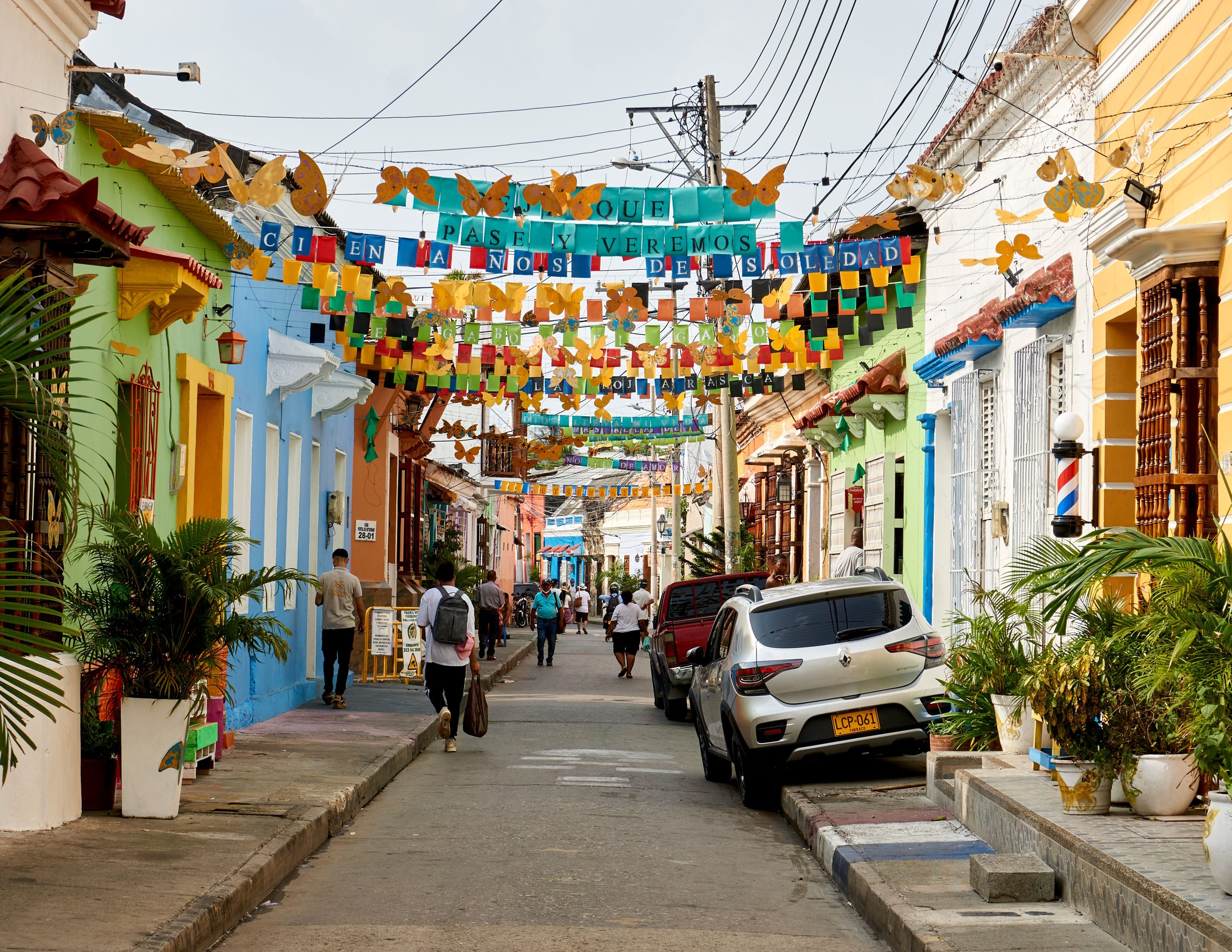 Colourful street scene in Getsemani, Cartagena