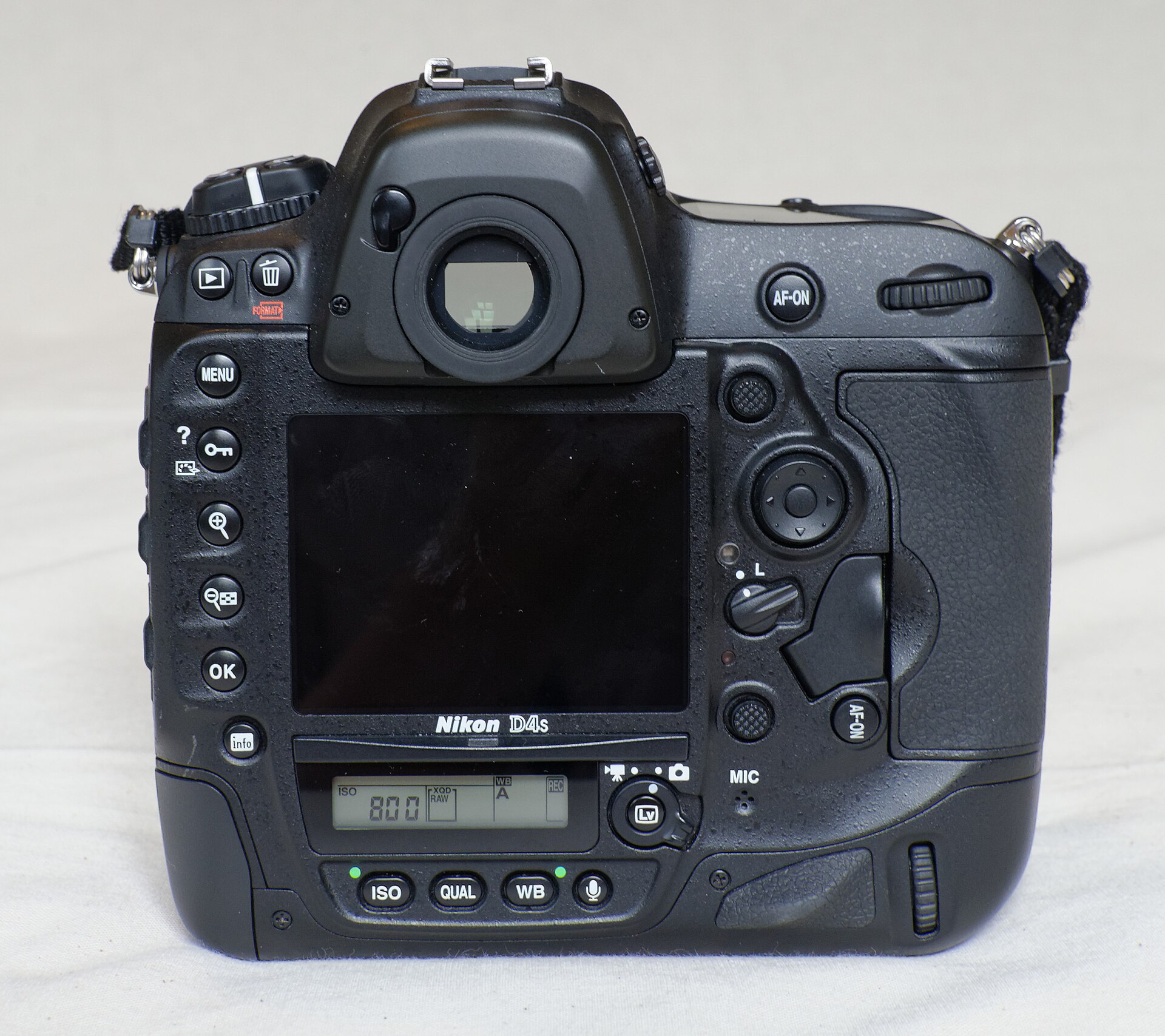 Nikon D4S - Nikon D4S rear LCD and controls