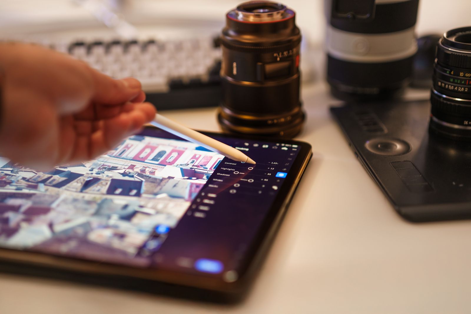 Photo editing workspace with a lens and screen