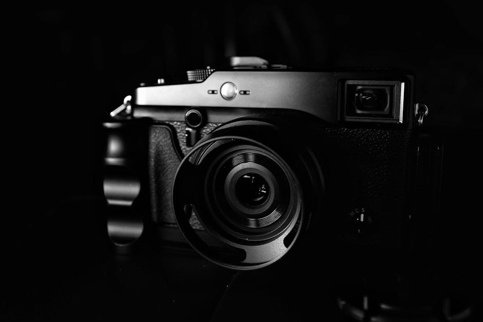 A mirrorless camera with a prime lens, ideal for street photography