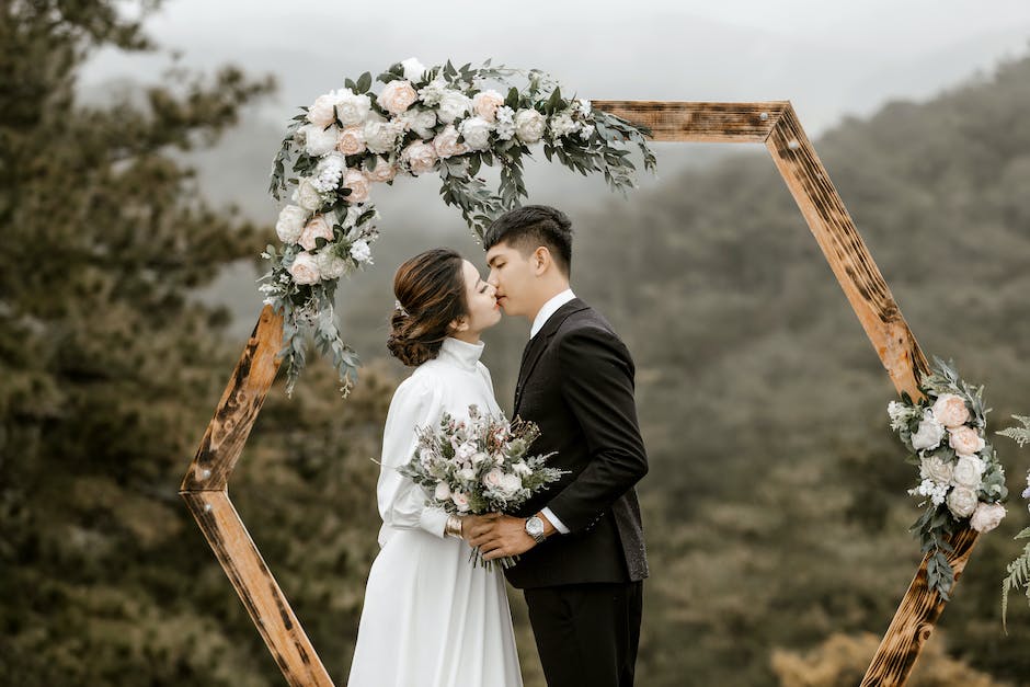 A photo of a couple kissing on their wedding day, surrounded by beautiful sunset colors and with a romantic atmosphere.